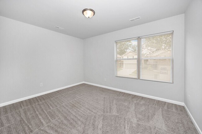 Building Photo - 3 Bedroom House in East Limestone