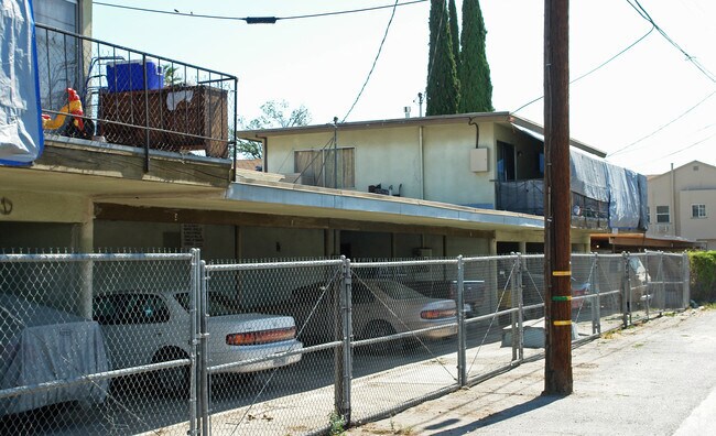 Building Photo - 2416 E White Ave