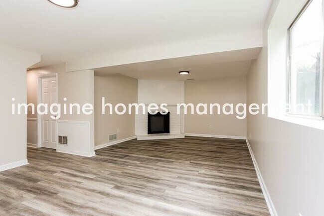 Building Photo - Lovely, renovated 3 bedroom home in Ballwin