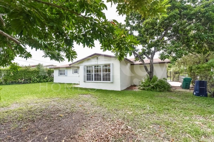 Building Photo - 16941 SW 119th Ct