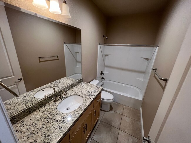 Building Photo - Newer Low Maintenance Home off Glenn and S...