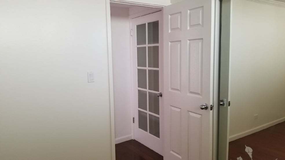 entrance to bedroom - 2609 Ala Wai Blvd