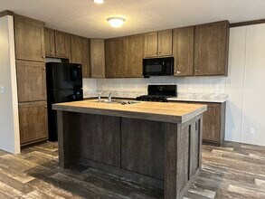 Building Photo - 140 Oak
