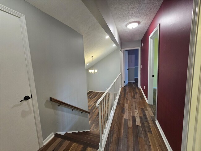 Building Photo - 9 Hepatica Ln