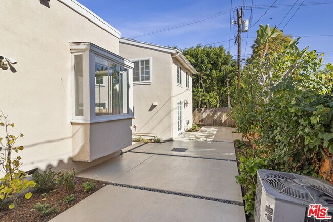Building Photo - 2128 Camden Ave