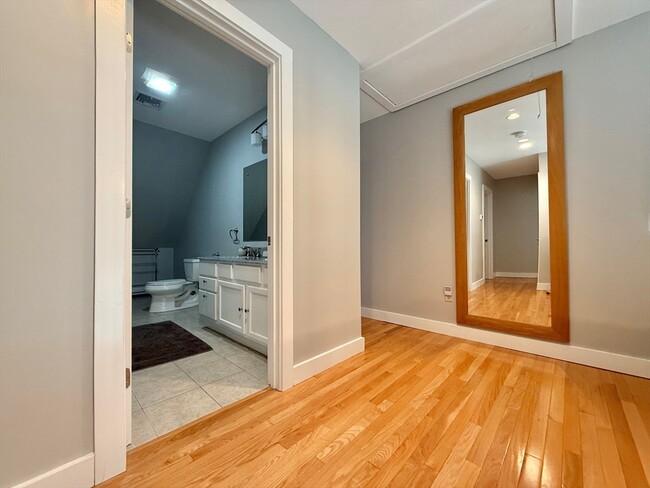 Building Photo - 11 High Meadow Ln
