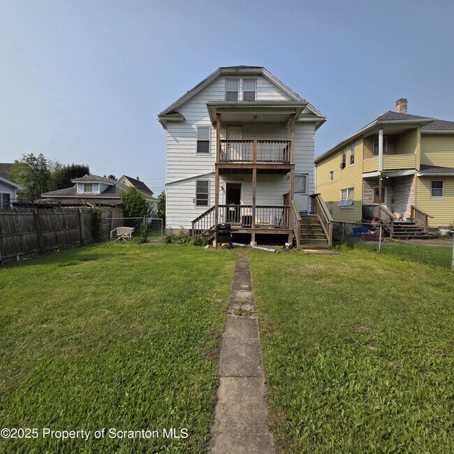 Building Photo - 1440 Thackery St