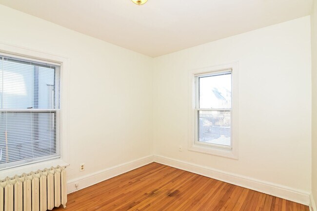 Building Photo - 1067-1069 Saint Clair Avenue