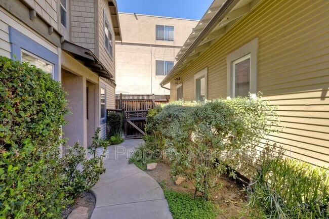Building Photo - 4052 Albatross St