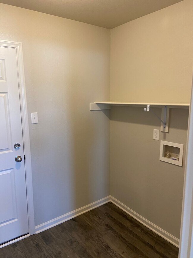 Building Photo - 3824 Keeneland Dr