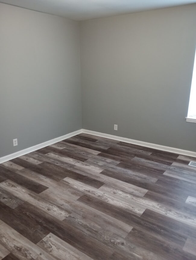 Building Photo - 2404 Woodale Ln