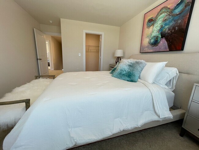 Building Photo - Cardinal | 4 Bed 2.5 Bath | Garage | 1895 sf | $2959-$3255 | 8, 9, 10, 12, 14, and 15 month lease...