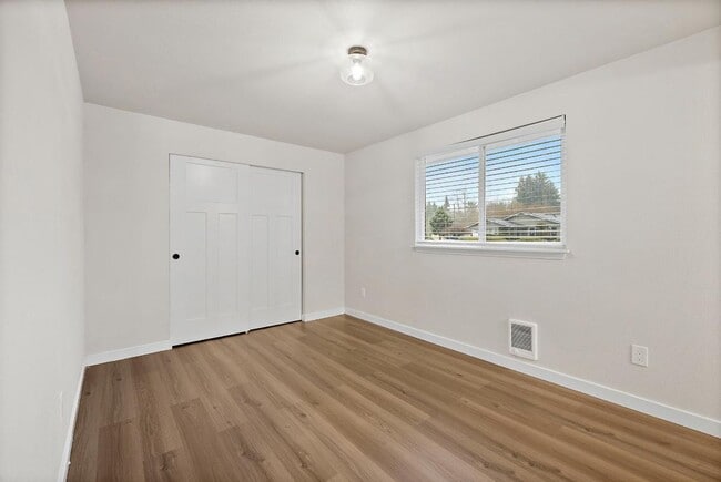 Building Photo - Light & Airy 2-Bedroom Olympia Home with Private Baths & Spacious Backyard!