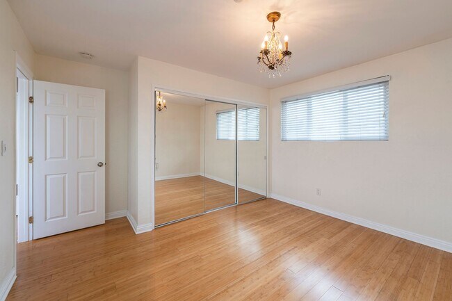 Building Photo - Beautiful Redondo Beach Condominium Rental!