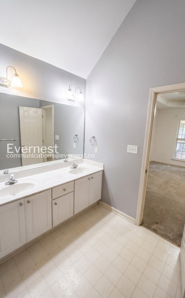Building Photo - 2 Bed & 2 Bath House / Pet-friendly / Section 8 Accepted