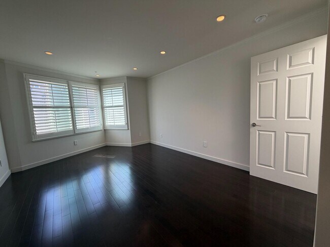 Building Photo - 2050 Divisadero St