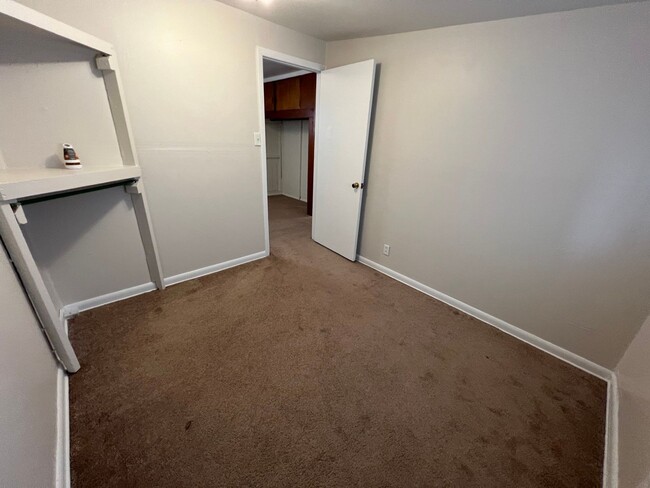 Building Photo - 2-3 Bedroom 1 Bath House with Washer and D...