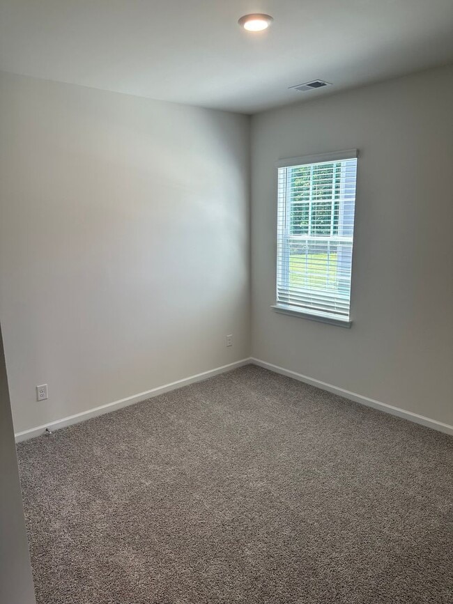 Building Photo - Gourgeous Brand New 4 bedroom Home near La...