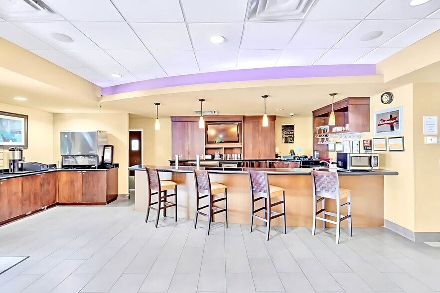 Building Photo - 7601-7601 Canada Ave