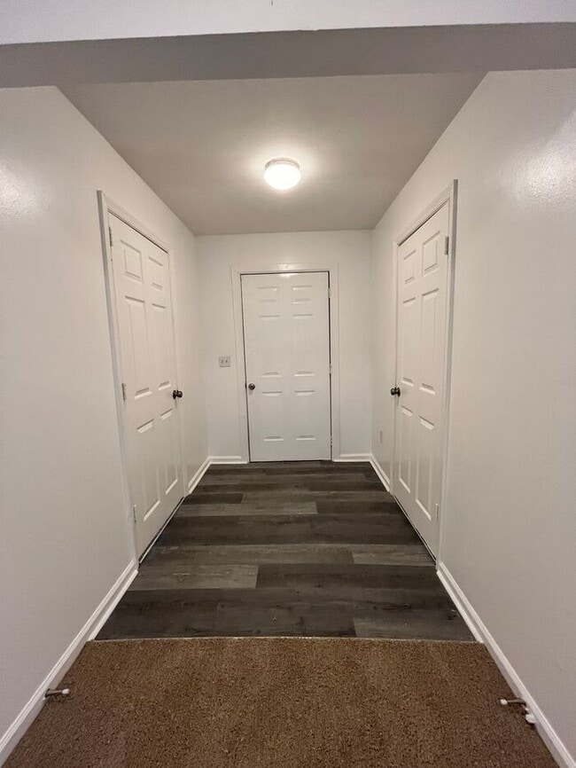 Building Photo - Spacious 4-Bedroom Duplex with Modern Amen...