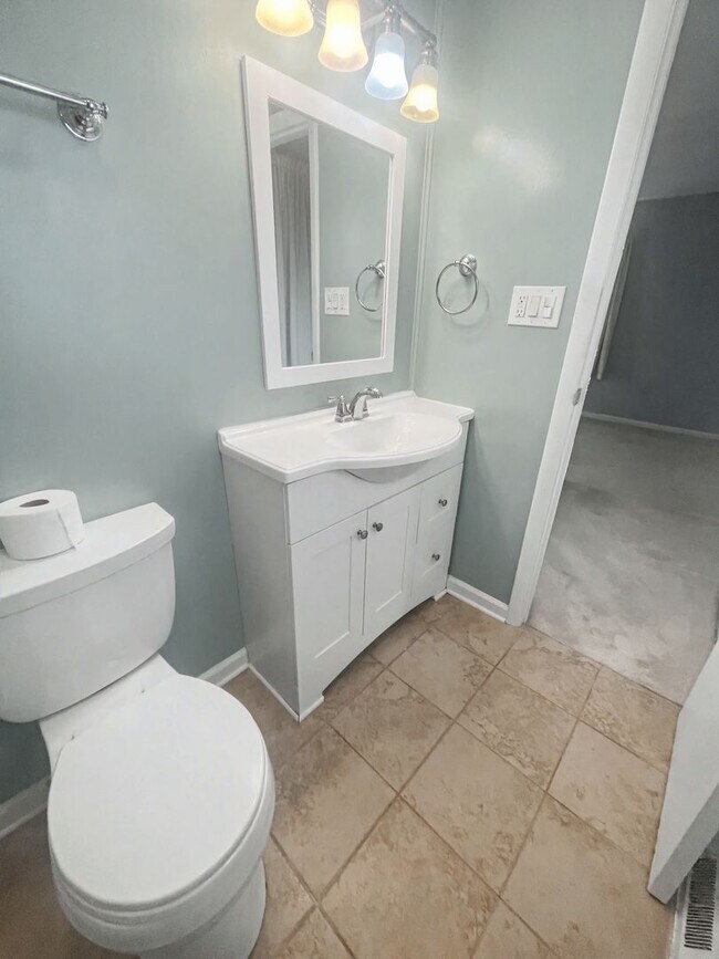 Building Photo - Charming Brick Ranch Home in Woodlea Acres