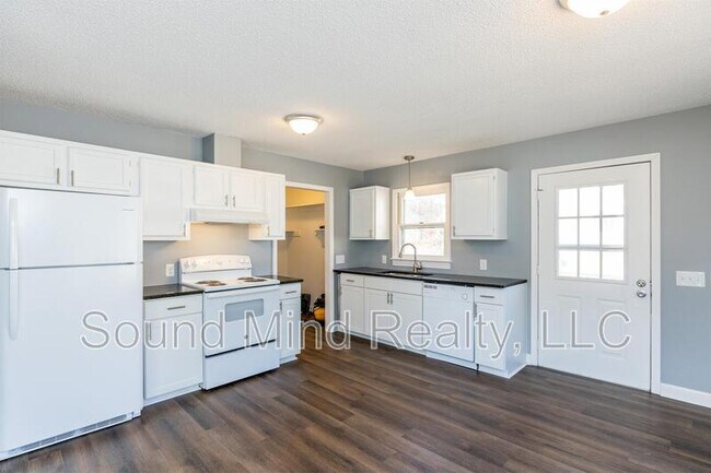 Building Photo - 700 Western Ave