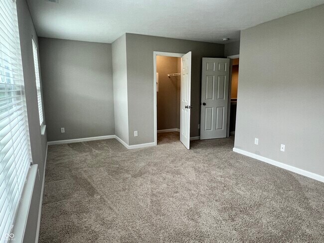 Building Photo - 5656 Grosbeak Dr