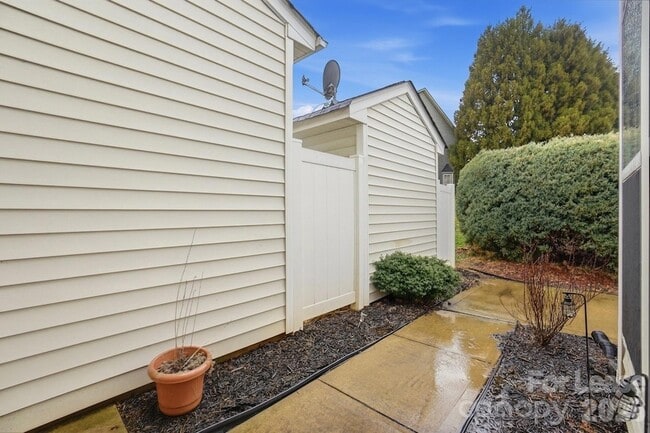 Building Photo - 3028 Misty Harbor Cir