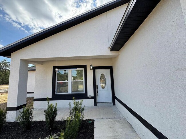 Building Photo - 702 Marion Oaks Manor