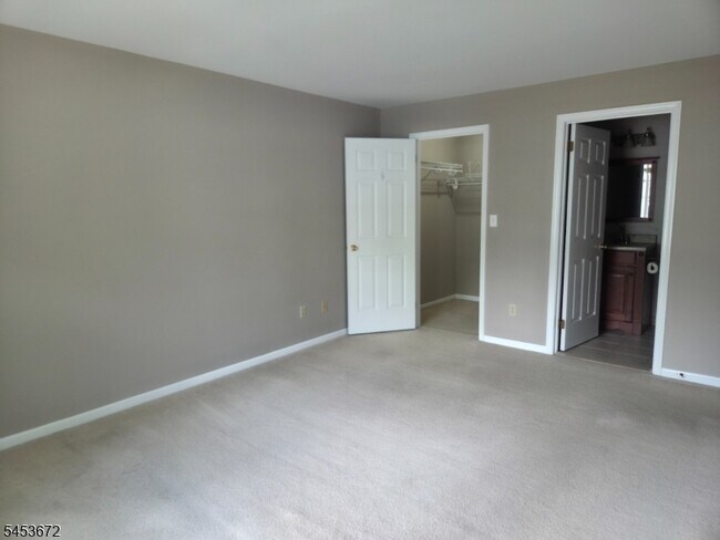 Building Photo - 67 Village Dr