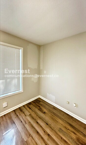 Building Photo - 1582 Custer Dr