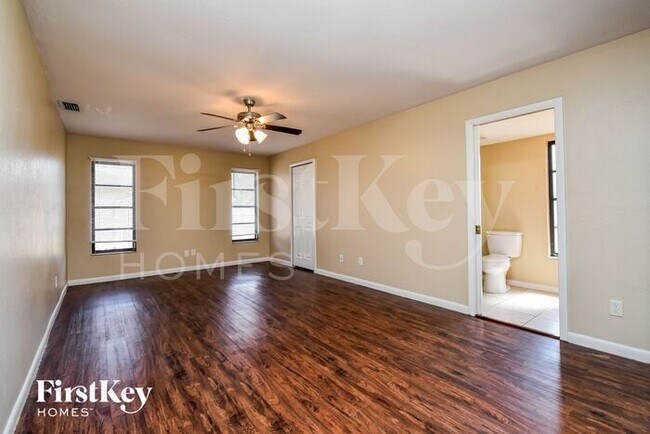 Building Photo - 4141 SW 6th Pl