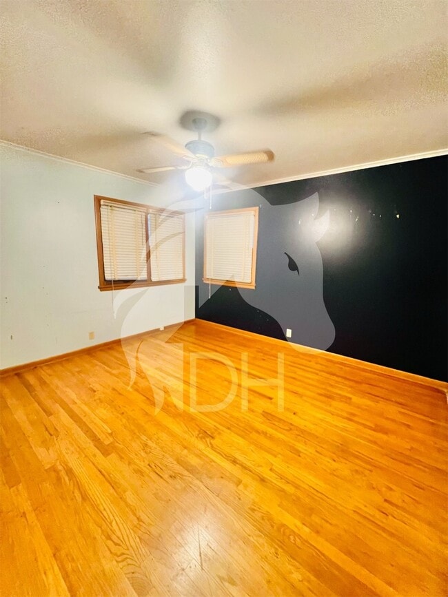 Building Photo - "Charming 4-Bedroom Home with Beautiful Hardwood Floors on South Harding Street!"