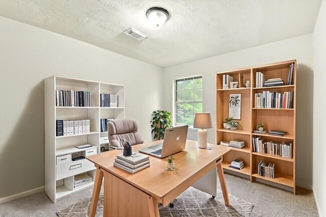 Building Photo - 3735 Pineleaf Dr