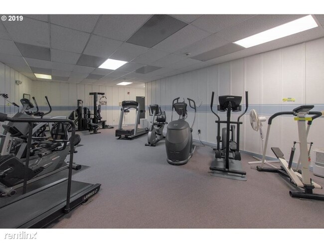 Building Photo - 2 br, 1.5 bath Condo - 5565 E Evergreen Blvd
