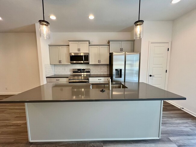 Building Photo - Beautiful 3 bedroom townhome for rent in B...