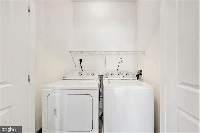 Building Photo - 600 S 24th St