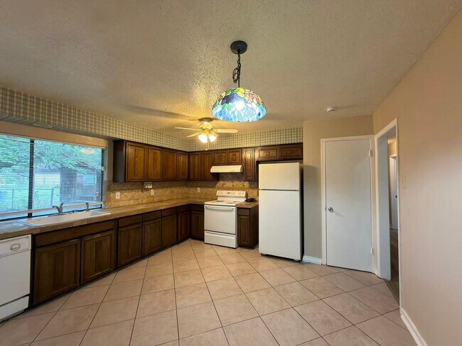 Building Photo - Brand-new flooring throughout the entire home