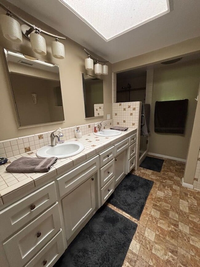 Building Photo - Stockdale Country Club 3 Bedroom Home with Paid Solar, Sunroom, RV Parking, and Ample Storage