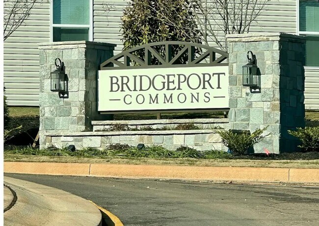 Building Photo - Very Spacious Townhome Available For Move In March 2026