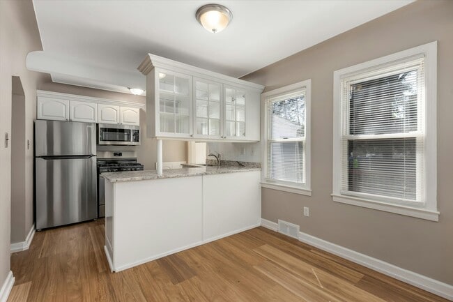 Building Photo - 712 Golf Ave