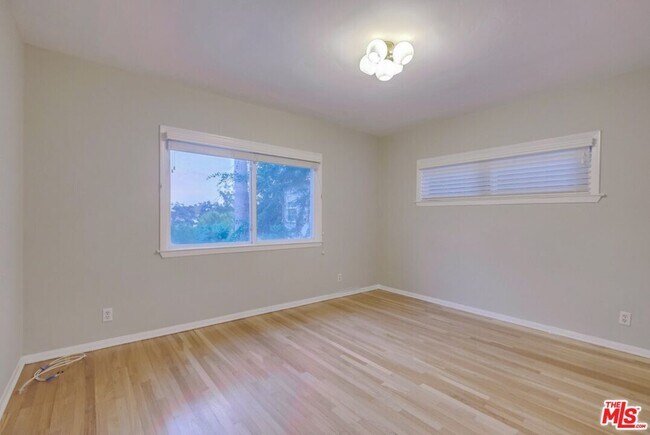 Building Photo - 1328 Linda Rosa Ave