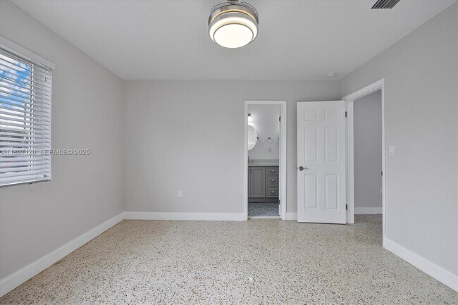 Building Photo - 3820 SW 92nd Ave