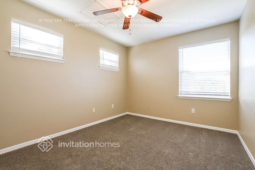 Building Photo - 902 Willow Oak Loop