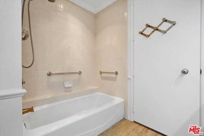 Building Photo - 2102 Century Park Ln