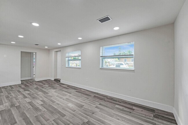 Building Photo - 8229 NW 1st Pl