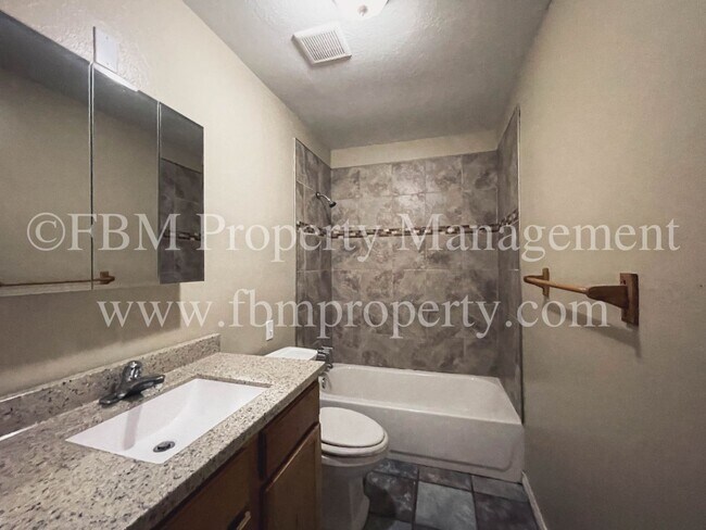 Building Photo - 2534 W Sycamore Ave - 2 Bedroom, 1 Bathroom Apartment Home in Corsicana, TX