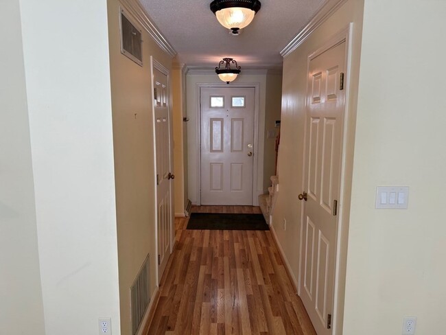 Building Photo - 14 Stony Brook Ln