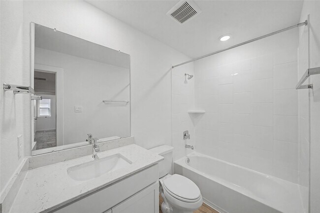 Building Photo - 4215 Camden Lakes St