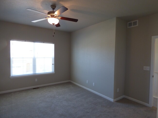 Building Photo - $0 DEPOSIT OPTION. 3 BED/2BATH END UNIT @ ...